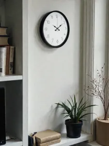 Siyah Plastik Duvar Saati 36 cm · Model PP-3604B