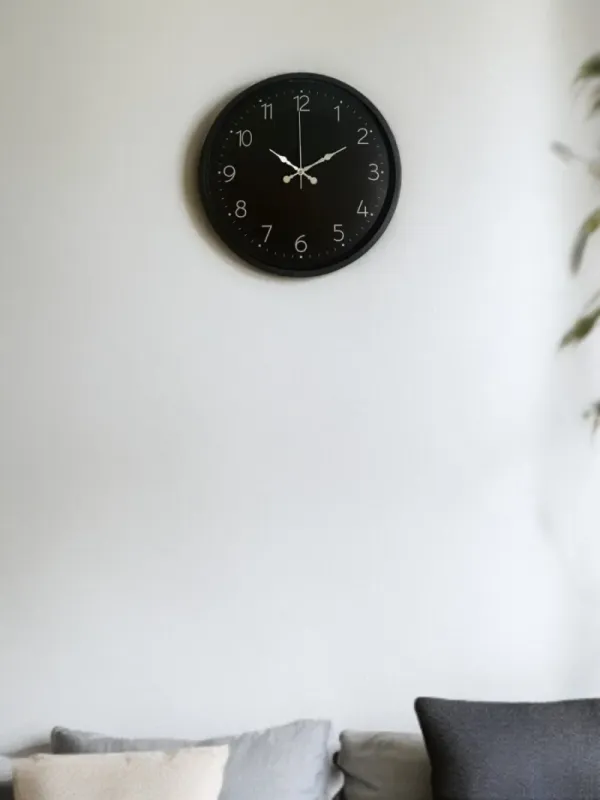Siyah Plastik Duvar Saati 36 cm · Model PP-3647B