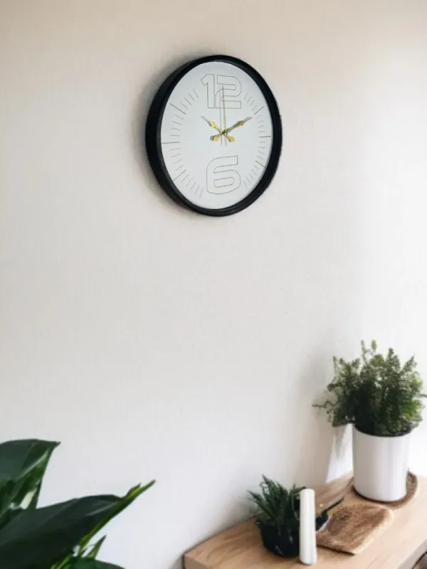 Siyah Plastik Duvar Saati 36 cm · Model PP-3648B
