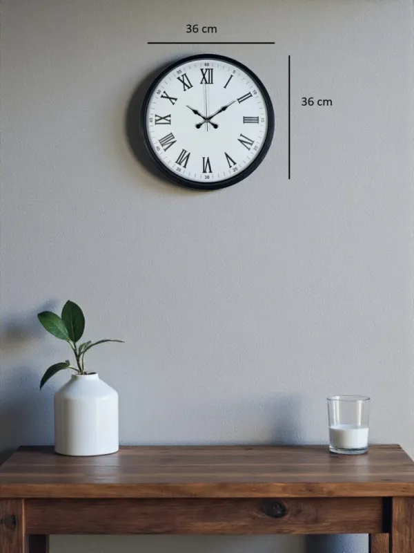 Roma Rakamlı Siyah Plastik Duvar Saati 36 cm · Model PP-3654B