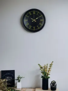 Siyah Plastik Duvar Saati 36 cm · Model PP-3672B