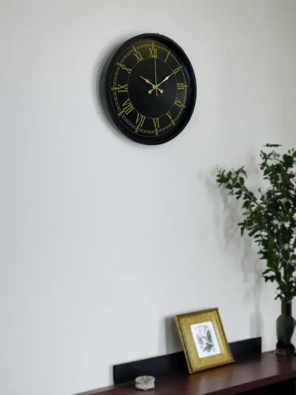 Siyah Plastik Duvar Saati 36 cm · Model PP-3672B