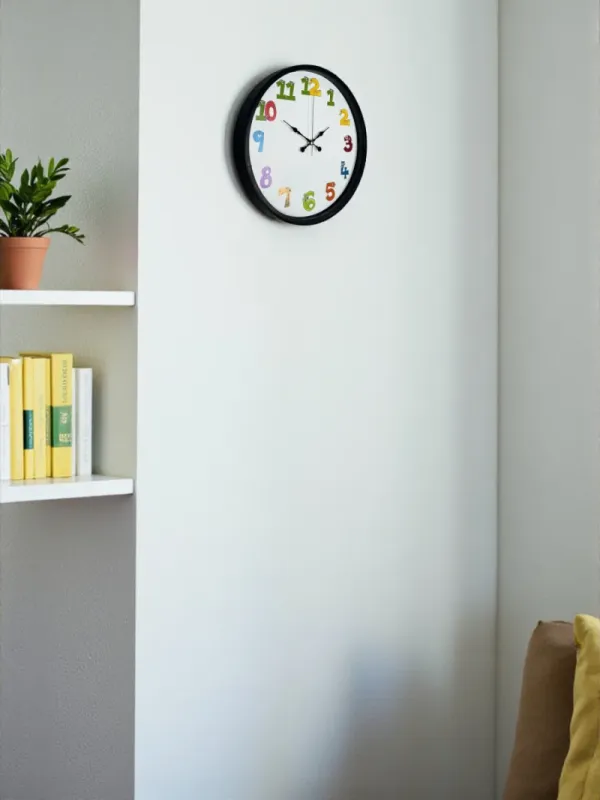 Çocuk Odası Siyah Plastik Duvar Saati 36 cm · Model PP-3694B