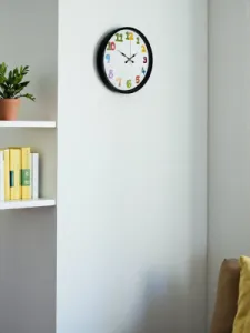 Çocuk Odası Siyah Plastik Duvar Saati 36 cm · Model PP-3694B