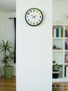 Çocuk Odası Yeşil Plastik Duvar Saati 36 cm · Model PP-3694L