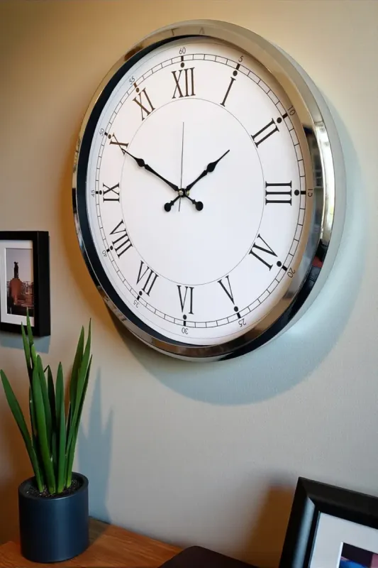 Roma Rakamlı Krom Metal Duvar Saati 52 cm · Model 5255K