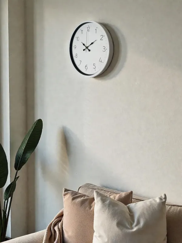 Beyaz Plastik Duvar Saati 36 cm · Model PP-3601W