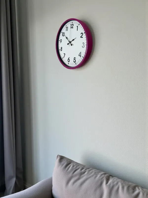 Pembe Plastik Duvar Saati 36 cm · Model PP-3601P