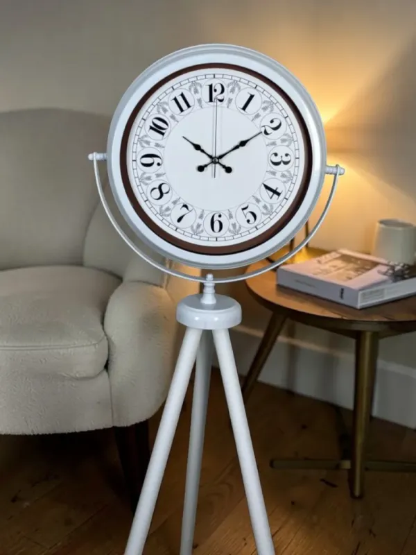 Beyaz Metal Ayaklı Tripod Saat 150 x 45 cm · Model AS-4025WW
