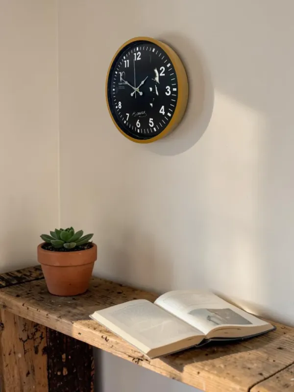 Kahverengi Plastik Duvar Saati 36 cm · Model PP-3649I