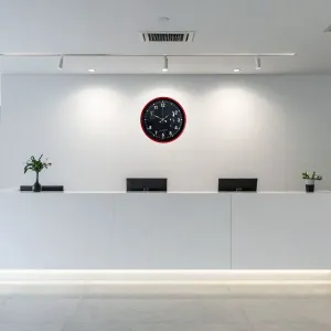 Kırmızı Plastik Duvar Saati 36 cm · Model PP-3649R