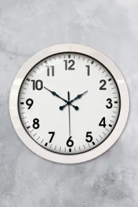 Beyaz Metal Duvar Saati 36 cm · Model 3601W