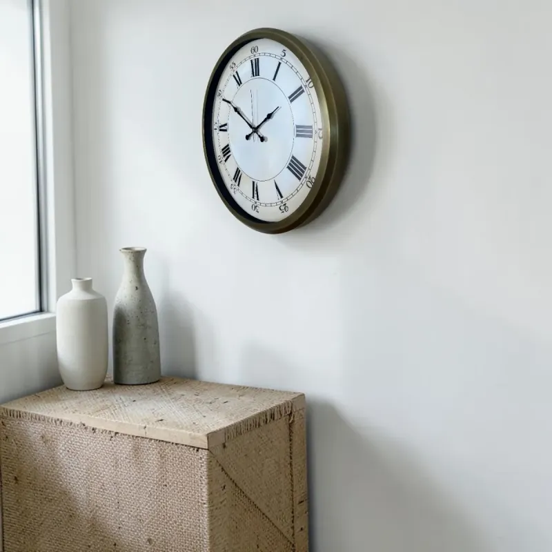 Roma Rakamlı Retro Görünümlü Eskitme Metal Duvar Saati 52 cm · Model 5256E