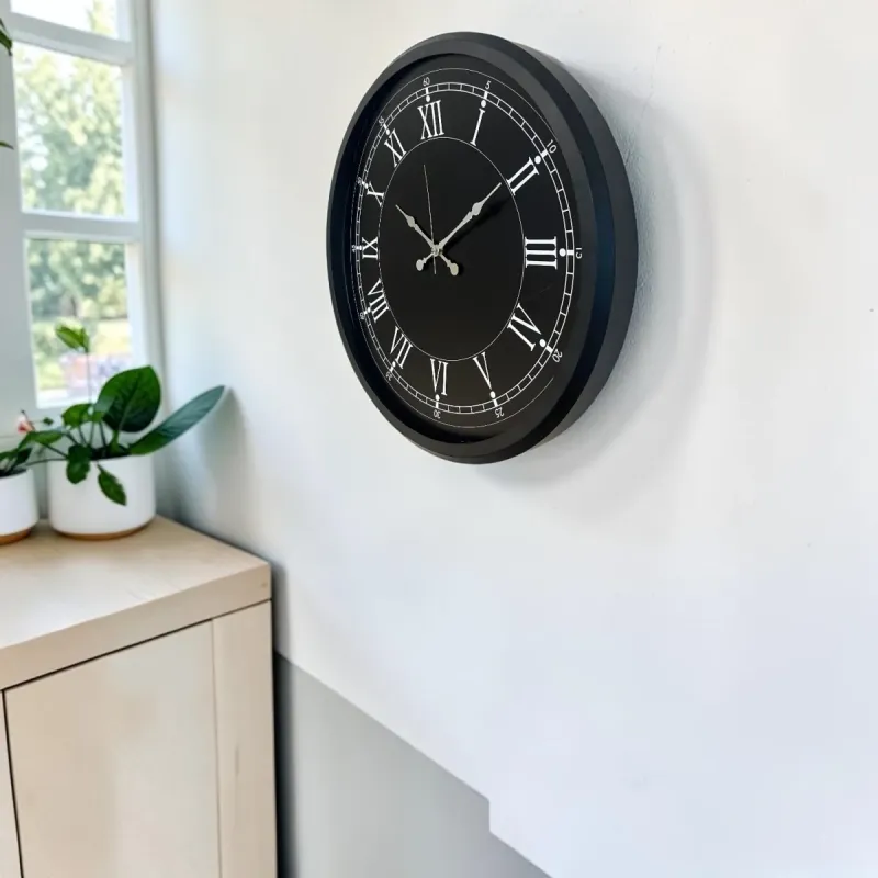 Roma Rakamlı Siyah Metal Duvar Saati 52 cm · Model 5251B