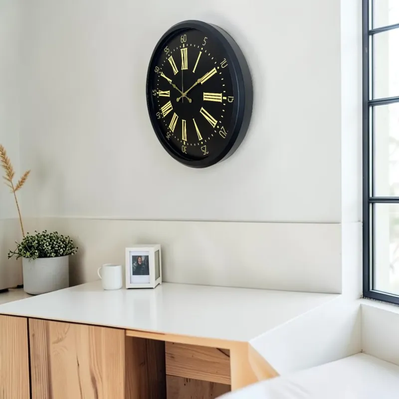 Roma Rakamlı Siyah Metal Duvar Saati 52 cm · Model 5258B