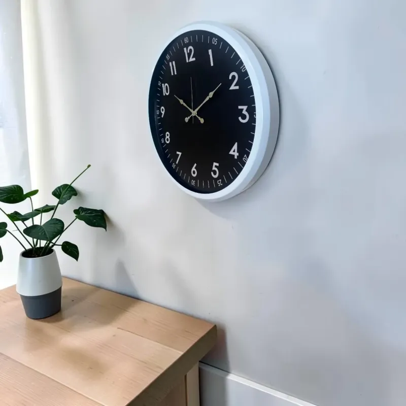Beyaz Metal Duvar Saati 52 cm · Model 5207W