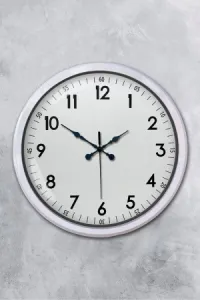 Beyaz Metal Duvar Saati 52 cm · Model 5205W
