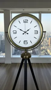Retro Görünümlü Eskitme Metal Ayaklı Tripod Saat 150 x 45 cm · Model AS-4008E