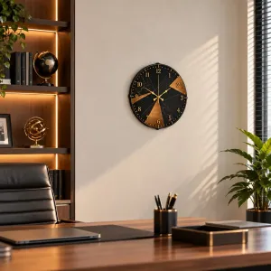 Geometrik Desenli Bombeli Camlı Gold Plastik Duvar Saati 35 cm · Model BM-35121