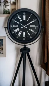 Siyah Metal Ayaklı Tripod Saat 150 x 45 cm · Model AS-4059B