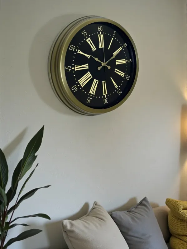 Roma Rakamlı Eskitme Metal Duvar Saati 40 cm · Model 4058E